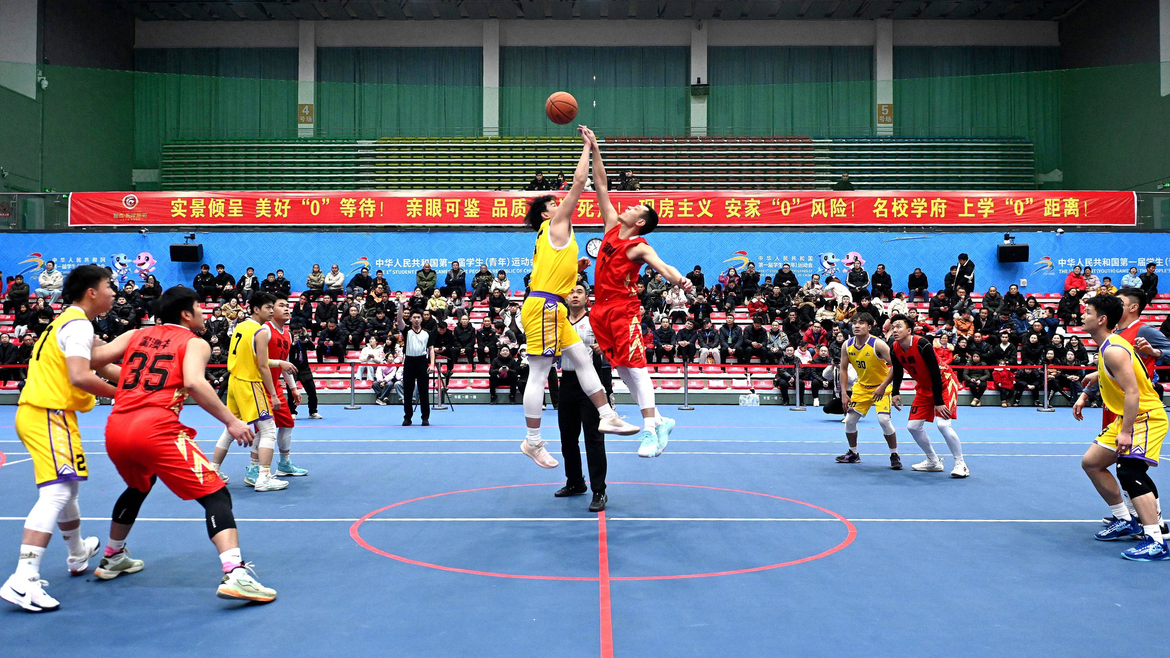 大型篮球赛事举行,球队实力对比激烈(大型篮球展演) 大型篮球赛事举行,球队实力对比激烈(大型篮球展演)