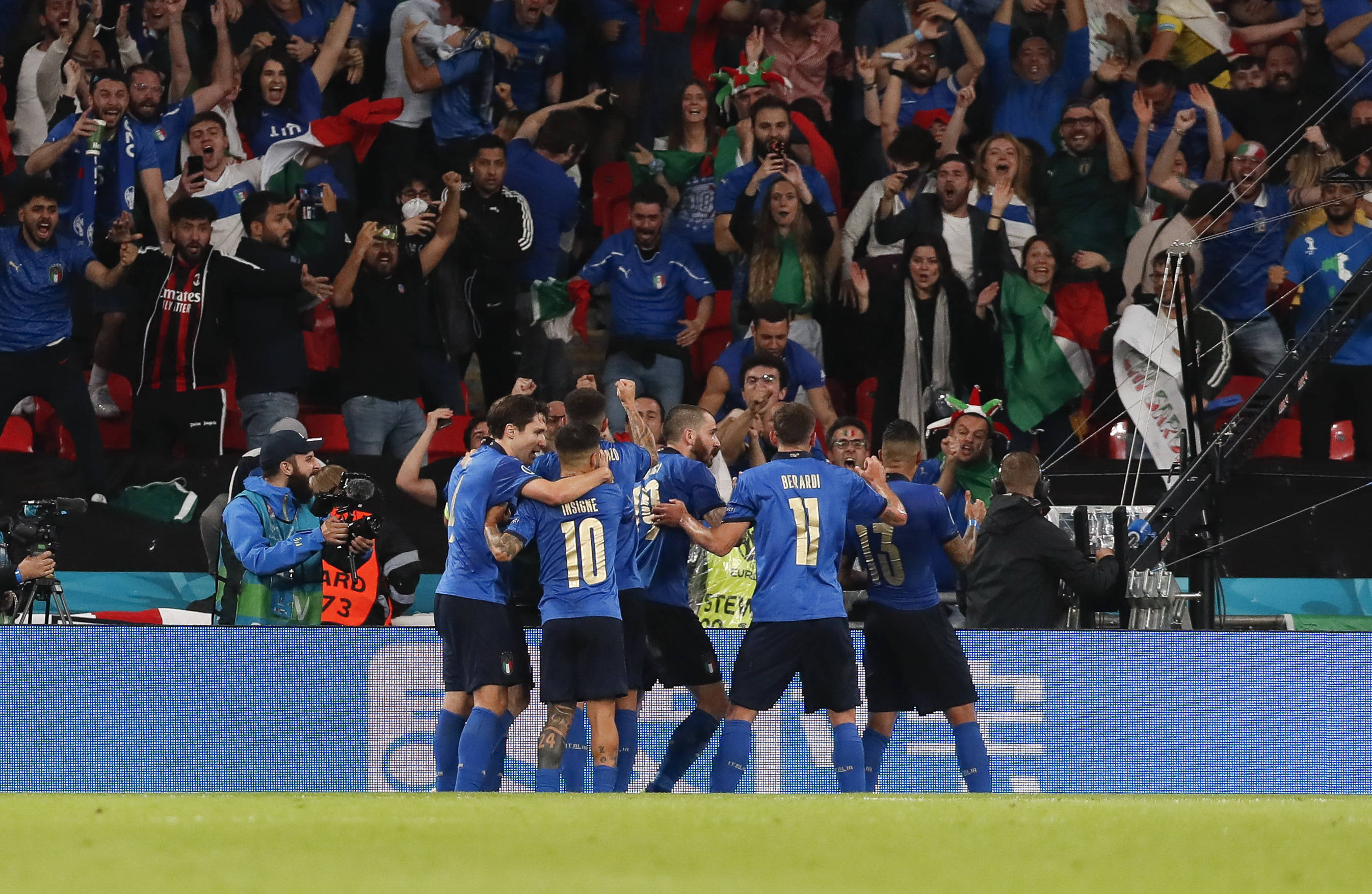 法国国家队险胜,锁定年欧锦赛入场券(法国获得欧洲足球锦标赛冠军分别是哪两年?) 法国国家队险胜,锁定年欧锦赛入场券(法国获得欧洲足球锦标赛冠军分别是哪两年?)