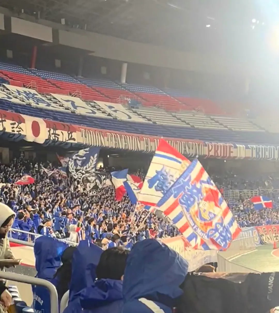 凭借一波上海海港,亚冠成功高光操作,现场球迷泪目的简单介绍 凭借一波上海海港,亚冠成功高光操作,现场球迷泪目的简单介绍