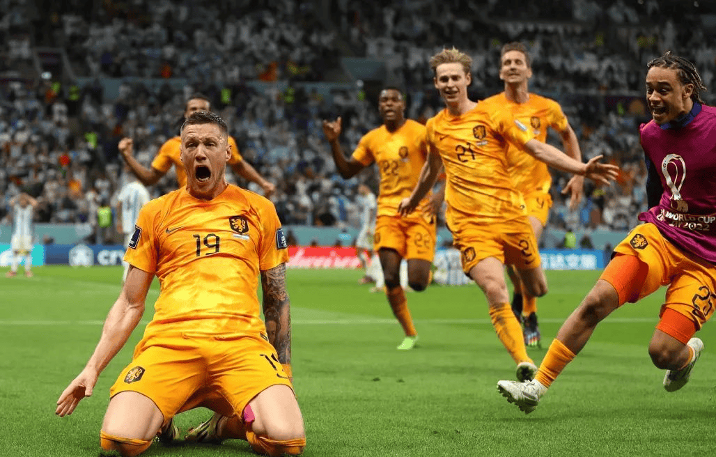 爱游戏app-荷兰中场完美传球，为队友创造机会的简单介绍