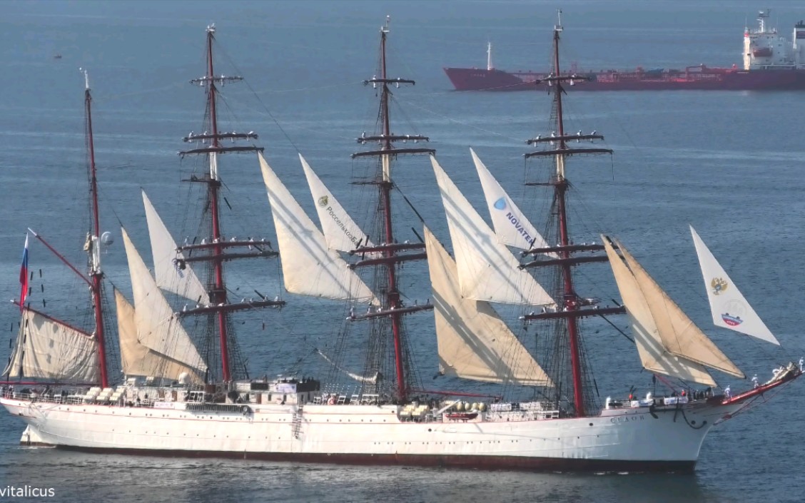 爱游戏体育地址-俄罗斯选手稳操胜券，勇夺帆船比赛冠军的简单介绍