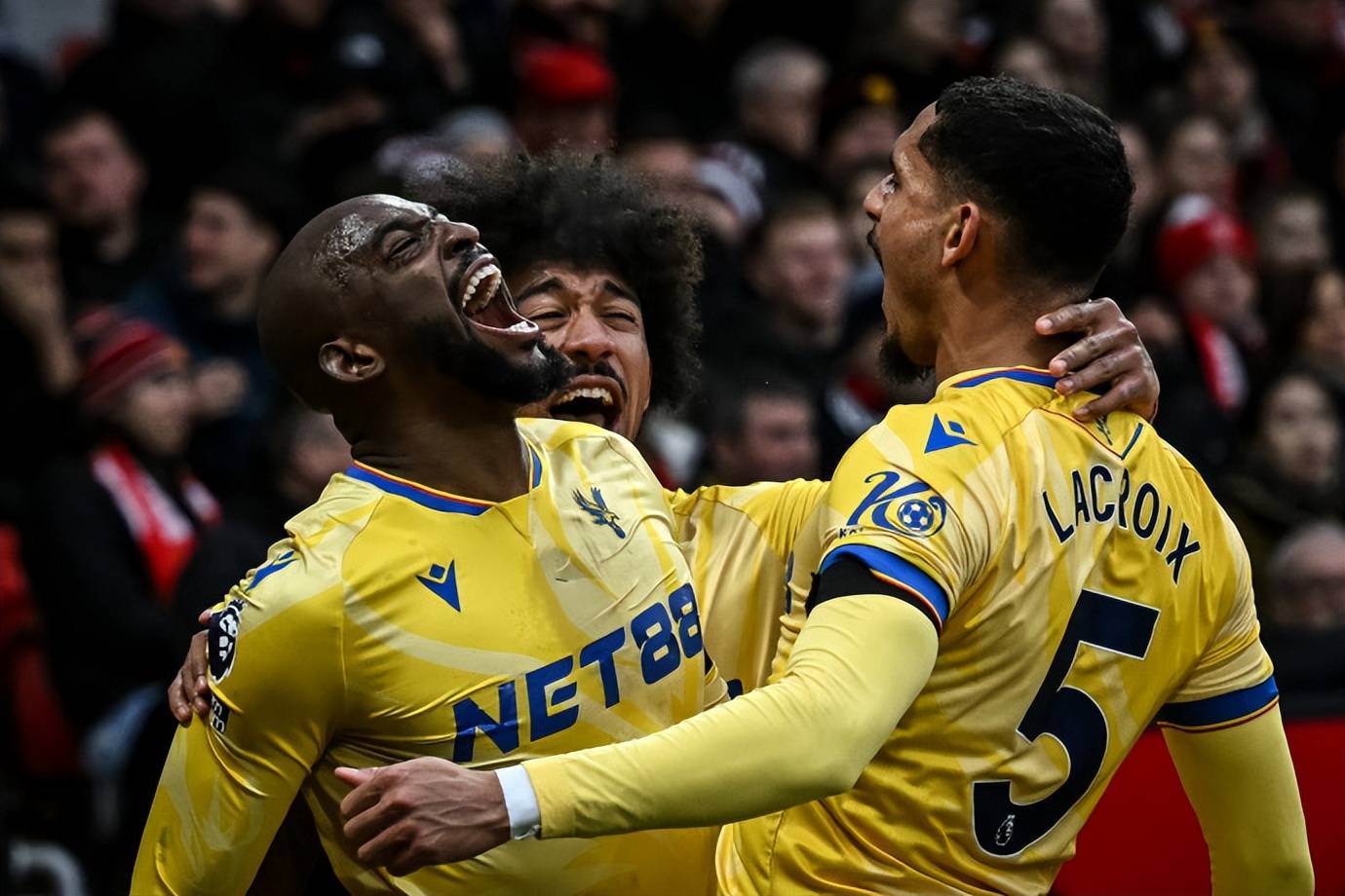 爱游戏体育直播-曼联备战下一场比赛，力争取得更好成绩的简单介绍