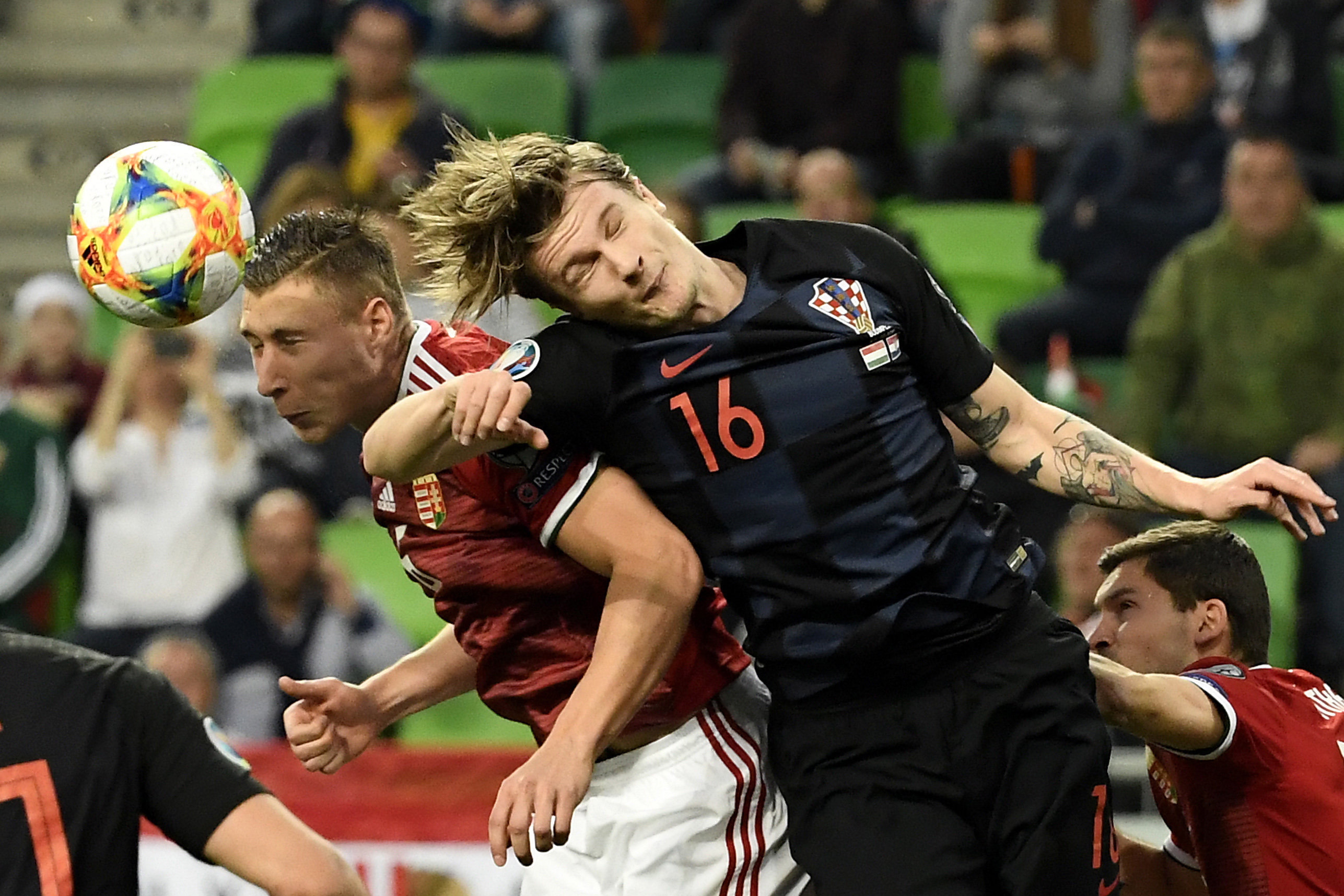 爱游戏体育平台-波兰队闷平克罗地亚，成功挺进欧锦赛半决赛