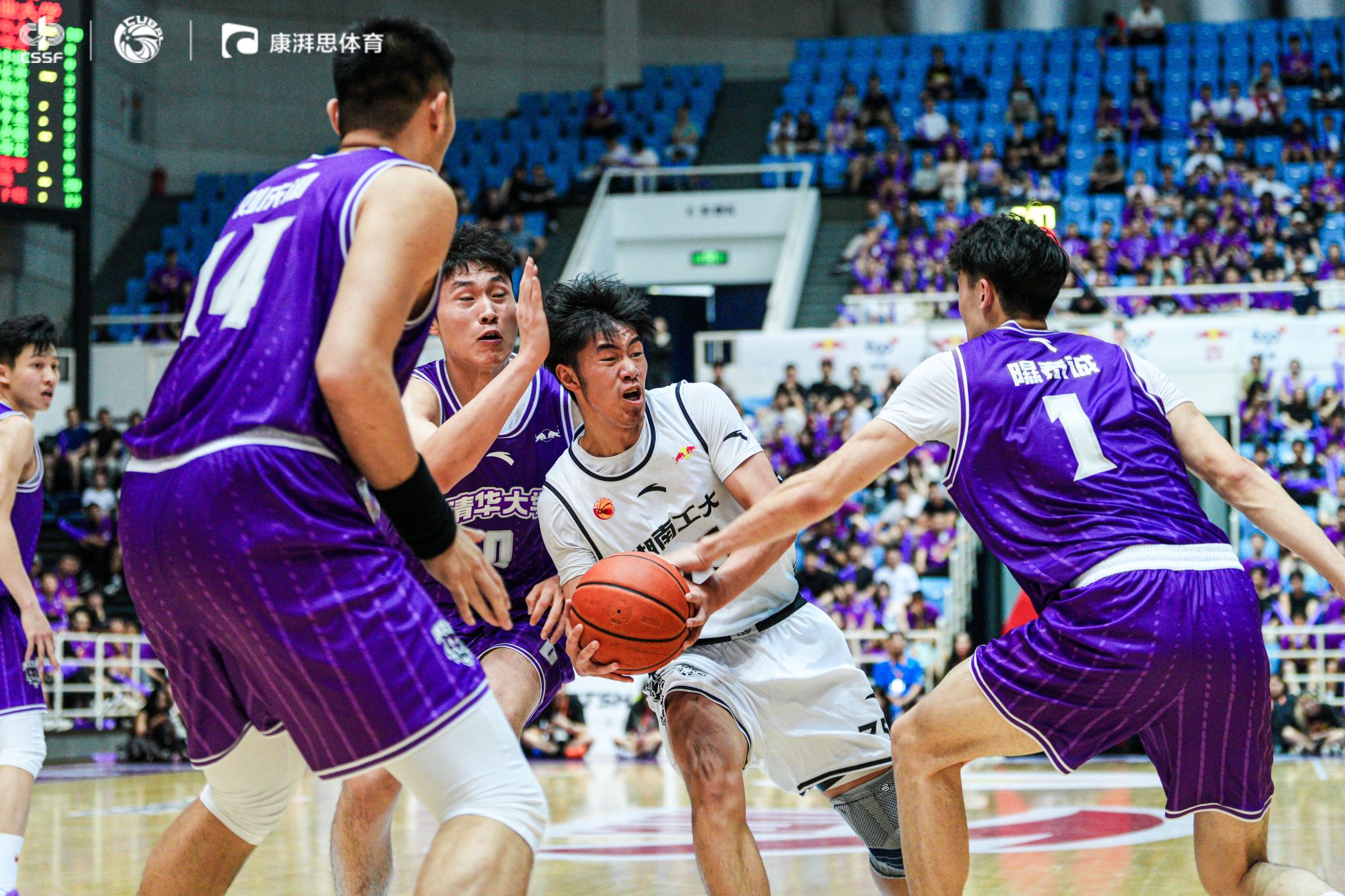 关于湖南男篮在场上全力拼搏，获得胜利的信息