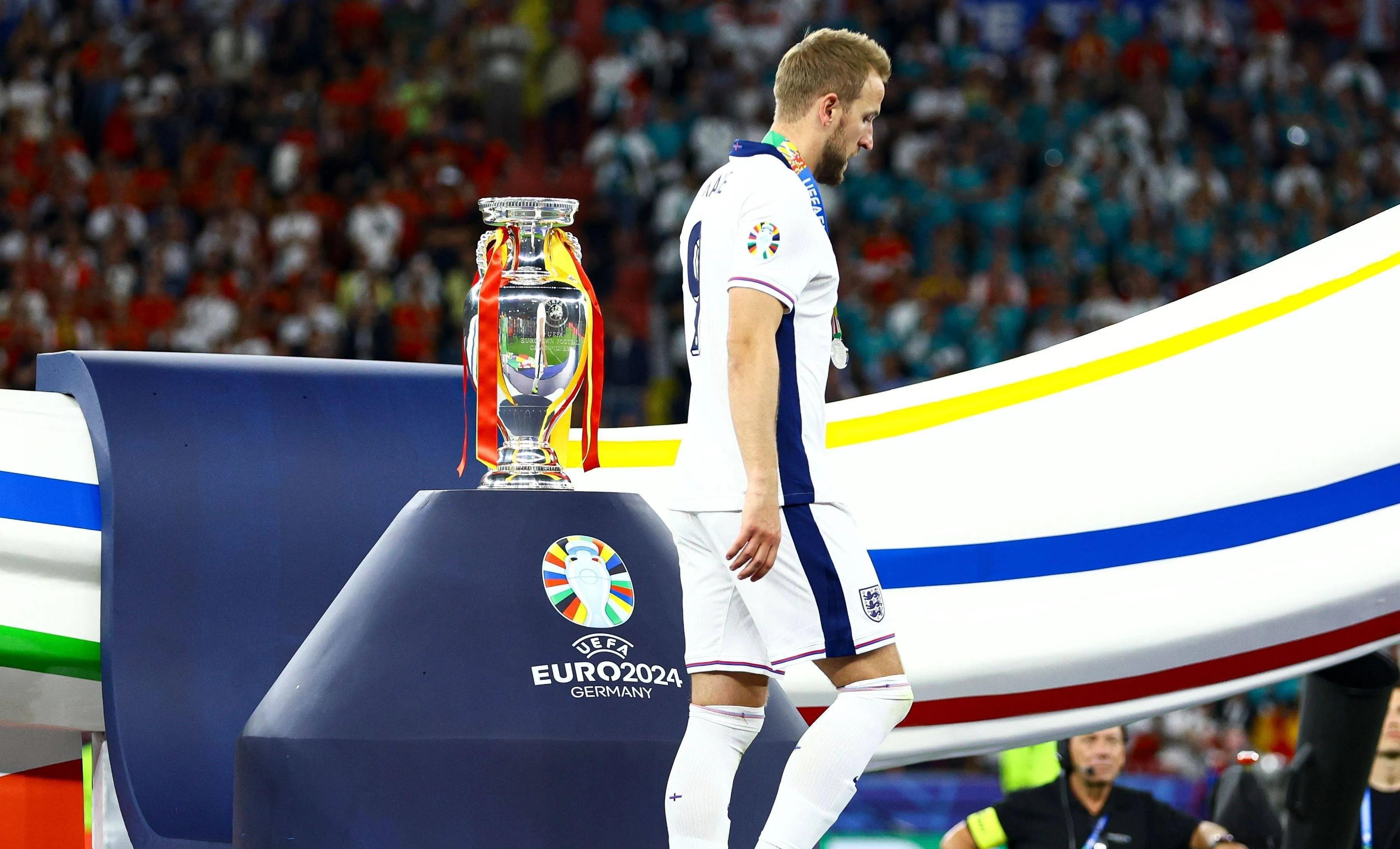 爱游戏体育链接-包含希腊队奋力突围，成功抢占欧洲杯正赛资格的词条