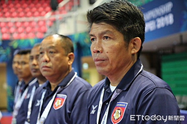 包含新加坡国家队惜败伊拉克无缘进军的词条