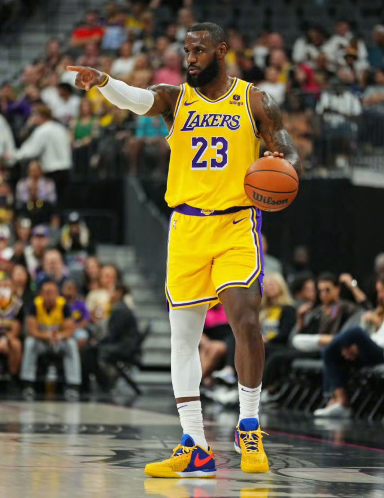 美国NBA季前赛开战,球星纷纷亮相 美国NBA季前赛开战,球星纷纷亮相