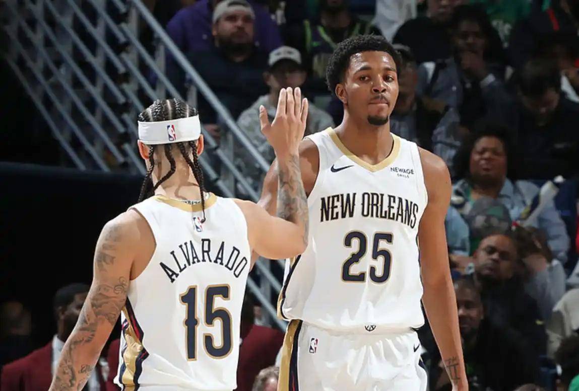 雄鹿惨败马刺,主场遭遇失利 雄鹿惨败马刺,主场遭遇失利