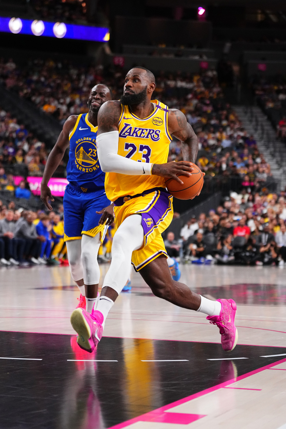 爱游戏在线-勇士大胜湖人，保持八连胜势头