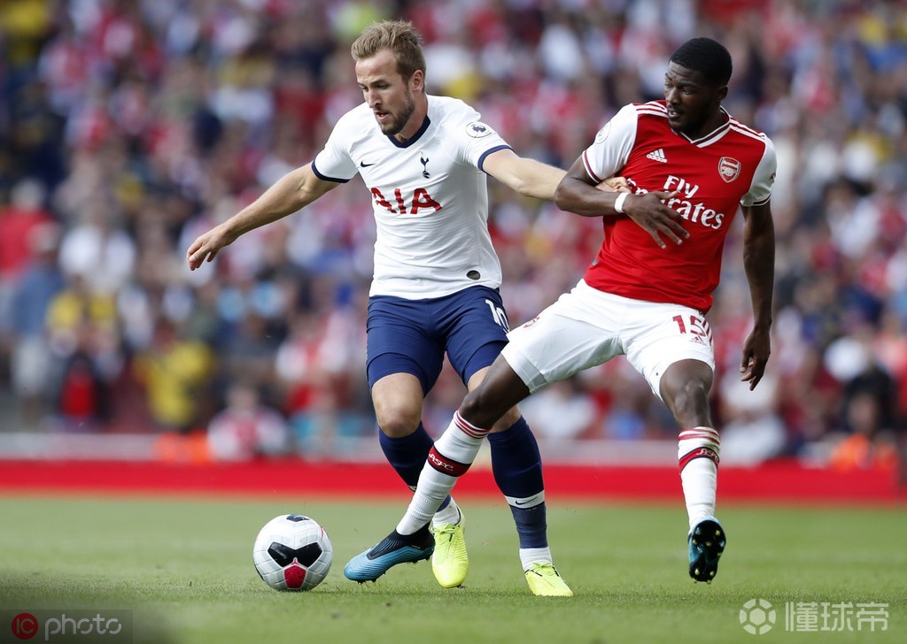 瓦朗谢纳球员遭遇红牌惨遭罚下的简单介绍 瓦朗谢纳球员遭遇红牌惨遭罚下的简单介绍