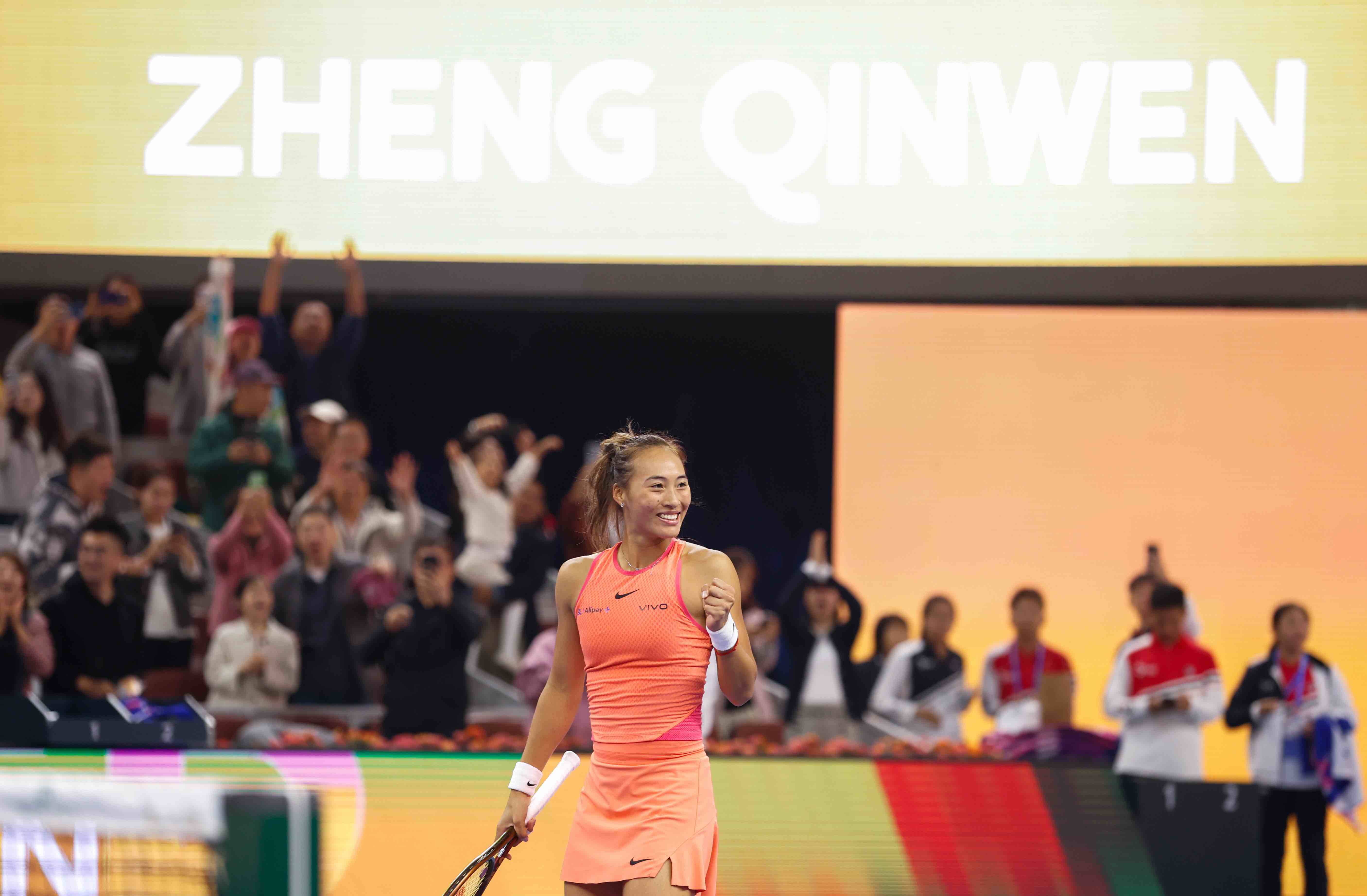 高水平比赛中女球员表现突出,领队成功 高水平比赛中女球员表现突出,领队成功